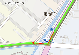 名四国道を10kmほど進み、海山道一の信号を右折します。